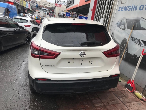 Nissan Qashqai J11 2018-2021 Arka Bagaj Camı Orjinal &Ccedil;ıkma